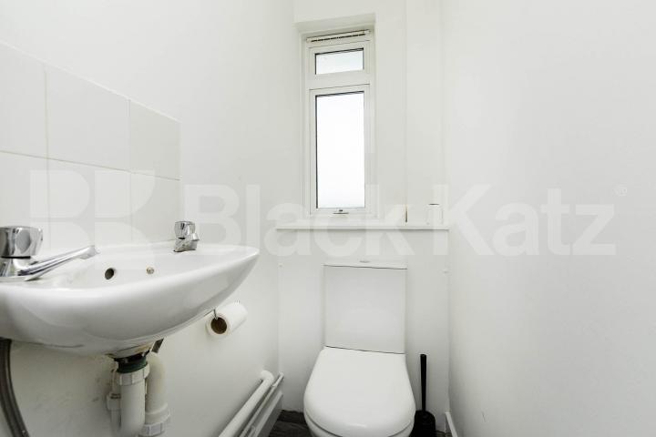 			3 Bedroom, 1 bath, 1 reception Flat			 Robert Street, Camden / Euston